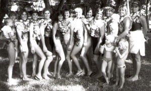 1990 OCC Na WahinePaula Crabb, Kisi Haine, Mary Smolenski, xx, Genie Kincaid, Kaili Chun, Katie McCrary, Cathy Ho, Tiare Finney, Liz Perry, Katy Bourne.